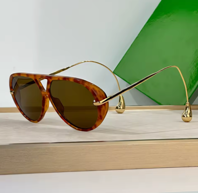 Flight Booked, Spirit Covered Sunnies